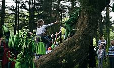 Latający Teatr Sztuki Ciała odwiedza bielańskie parki