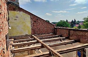 Modlińska 257. Jeszcze dwa lata prac pod nadzorem konserwatora