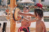 Gdzie na basen pod chmurką w te wakacje? Propozycje w Warszawie i okolicach