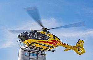 Roczne dziecko wypadło z czwartego piętra na Pełczyńskiego