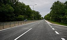 Na to czekali kierowcy z Wawra. ZDM: "Czecha i Trakt Brzeski równy jak stół"