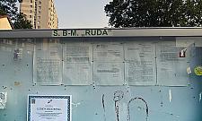 Tablice dezinformacji na Rudzie. Po co stoją, skoro są niepotrzebne?