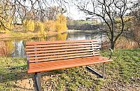 Wielka wymiana ławek w wolskich parkach. "Byle nie pod moim oknem"