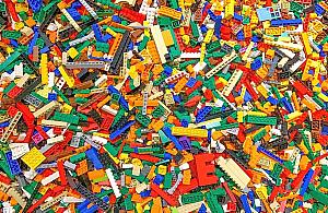 Jak powstają klocki LEGO?