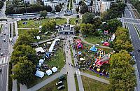 Inwestycje czy zieleń tuż obok stacji metra?