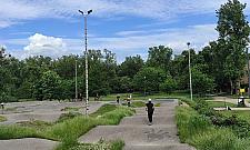 Pumptrack w parku Księcia Janusza oświetlisz sobie sam. W jaki sposób?