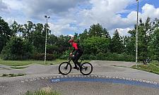 Pumptrack w parku Księcia Janusza oświetlisz sobie sam. W jaki sposób?