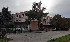 Hala sportowa w podstawówce na Jelonkach do pilnego remontu. Czy urzędnicy staną na wysokości zadania?