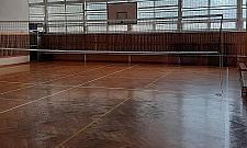 Hala sportowa w podstawówce na Jelonkach do pilnego remontu. Czy urzędnicy staną na wysokości zadania?