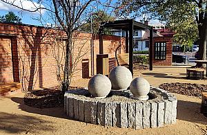 Przy wawerskim ratuszu powstał skwer