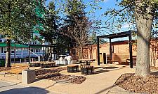 Przy wawerskim ratuszu powstał skwer