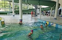 Bezpłatne pływanie i nowe atrakcje na basenie