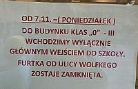 Dyrekcja zamknęła szkolną furtkę. Część rodziców ogarnęła złość