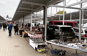 Problem z parkingami wokół targowiska w Falenicy. Receptą mandaty?