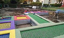 Podwórko pełne trampolin. Nowa atrakcja na Woli