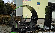 Podwórko pełne trampolin. Nowa atrakcja na Woli