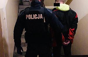 Nocny patrol na Bródnie. W portfelu amfetamina, w domu lewe papierosy