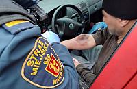 "Widok zmroził krew w żyłach". Mężczyzna mógł umrzeć we wraku auta