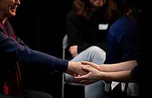 Wystawa plenerowa przy Głębockiej. Efekt warsztatów o komunikacji bez przemocy