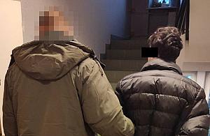 Ojciec z synem kradli kawę i czekoladę. Pobili ochroniarza