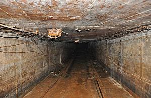 Tajemniczy 84-metrowy tunel na Woli. Drogowcy zaleją go betonem