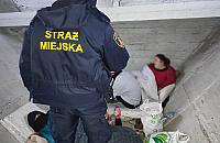 Dramat na Żeraniu. 26-latka w ciąży mieszkała pod wiatą