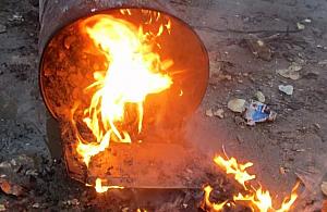 Spalał plastik w 200-litrowej beczce. Gryzący dym nad Białołęką