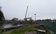 Inwestycja obok metra wstrzymana. Wykonawcy schodzą z placu budowy