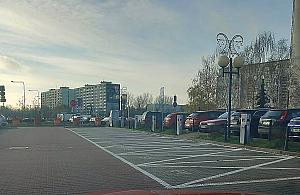 Parking przy urzędzie tylko dla elektryków? Chętnych brak