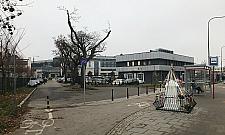 Samochodowa anarchia pod szkołą. Cyklamenów będzie jednokierunkowa?