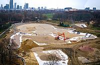 Pole Mokotowskie rozgrzebane. Już dziewięć miesięcy opóźnienia