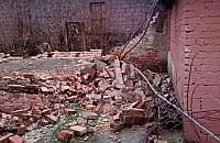 O w�os od tragedii na Woli. Run�� czterometrowy mur