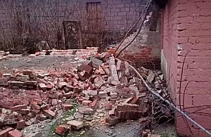 O włos od tragedii na Woli. Runął czterometrowy mur