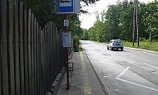 Ważna ulica jak po bombardowaniu. Mieszkańcy od 30 lat słyszą tę samą śpiewkę