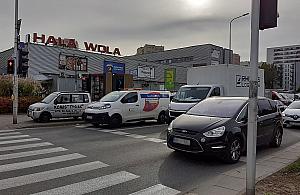 Za krótkie zielone obok Hali Wola? Kierowcy niezadowoleni