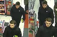 Okradziono drogeri� w Galerii P�nocnej. Policja szuka tych m�czyzn