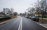 Jarzębskiego już po remoncie. Teraz parkujemy na jezdni