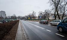 Jarzębskiego już po remoncie. Teraz parkujemy na jezdni