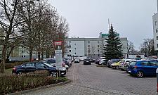 Parking obok stacji metra zamknięty w weekendy. Mieszkańcy protestują