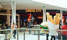 Seanse w kinach są zbyt głośne. "Mamo, wychodzimy stąd"