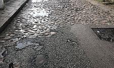 Niebezpieczna ulica Poetów. "Burmistrz od roku nie odpowiedział na pismo mieszkańców"