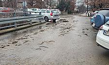 Parking grozy przy przychodni na Tarchominie. Czekają aż ktoś się połamie?