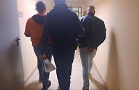 Pijany kierowca potrącił kobietę. Jechał po chodniku bez prawa jazdy