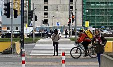 Pieszy musi ustąpić pierwszeństwa rowerzyście. "Polityka ratusza wprawia w osłupienie"