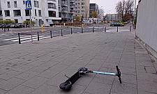 Hulajnogi zagracają chodniki. Niewidoma apeluje o rozsądek