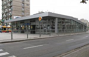 Kobiety marzły obok metra. Nie chciały iść do noclegowni