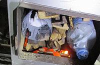 Aż trudno uwierzyć. Za opał służył im plastik