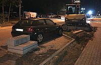 Zmienili parking w "trawnik". Kierowcy dalej parkują