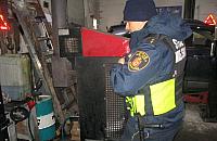 Mistrz kamuflażu. Spalał stary olej tuż obok siedziby straży miejskiej