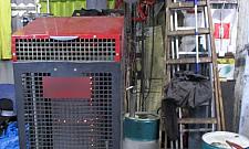 Mistrz kamuflażu. Spalał stary olej tuż obok siedziby straży miejskiej